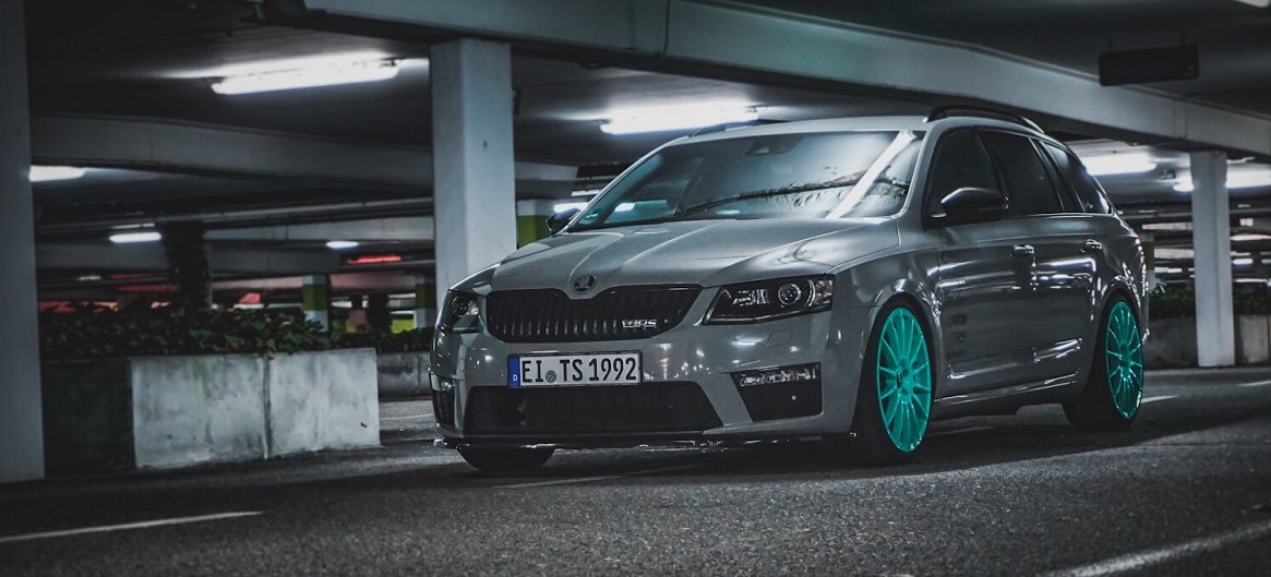 Skoda Octavia 5e in an underground car park